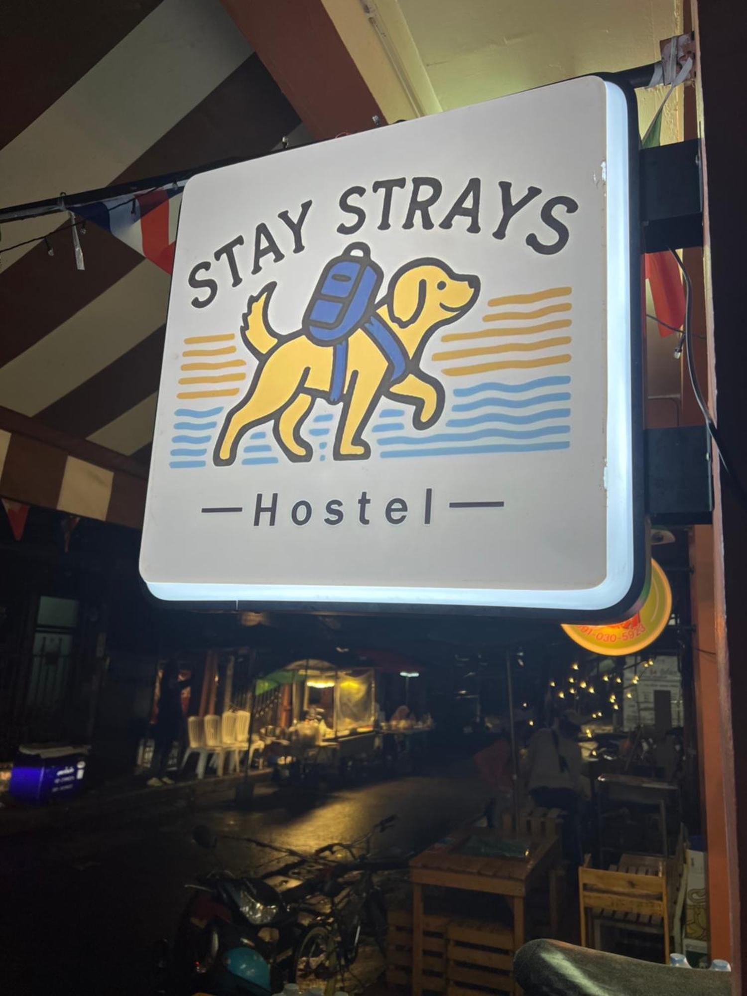 Stay Strays Hostel Bangkok Exterior photo